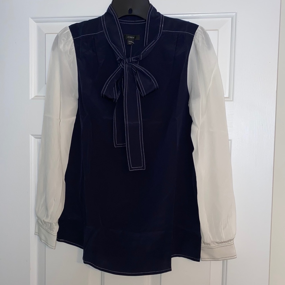 ⭐️100% Silk J. Crew Blouse⭐️ - Picture 3 of 8